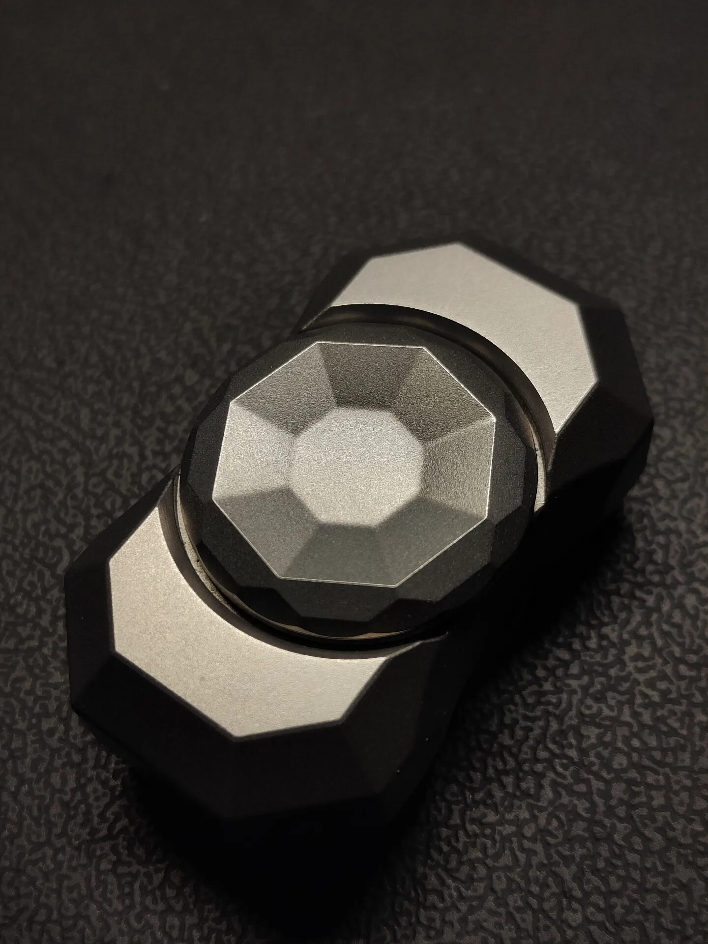 Used EDC Crystal 1.0 Fingertip Spinner Edc Flynova Flying Spinner