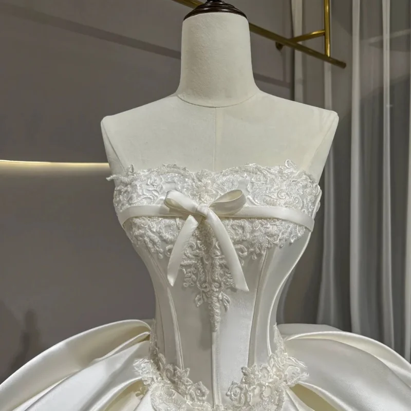 

Атласные белые аппликации Свадебные платья с открытыми плечами А-силуэта с длинным хвостом и длинными рукавами Свадебные платья на заказ