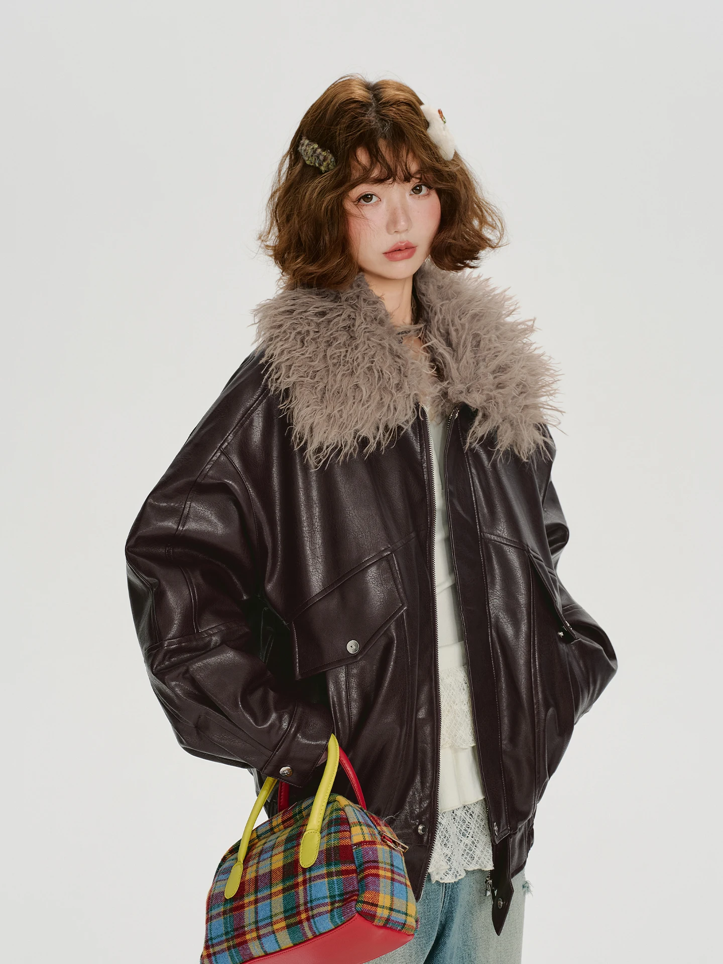 เสื้อแจ็คเก็ตหนังผู้หญิงสไตล์อเมริกันย้อนยุค แต่งปกขนสีน้ำตาล ดีไซน์หลวม ทันสมัย สำหรับฤดูใบไม้ร่วงและฤดูหนาว รุ่นใหม่ล่าสุด