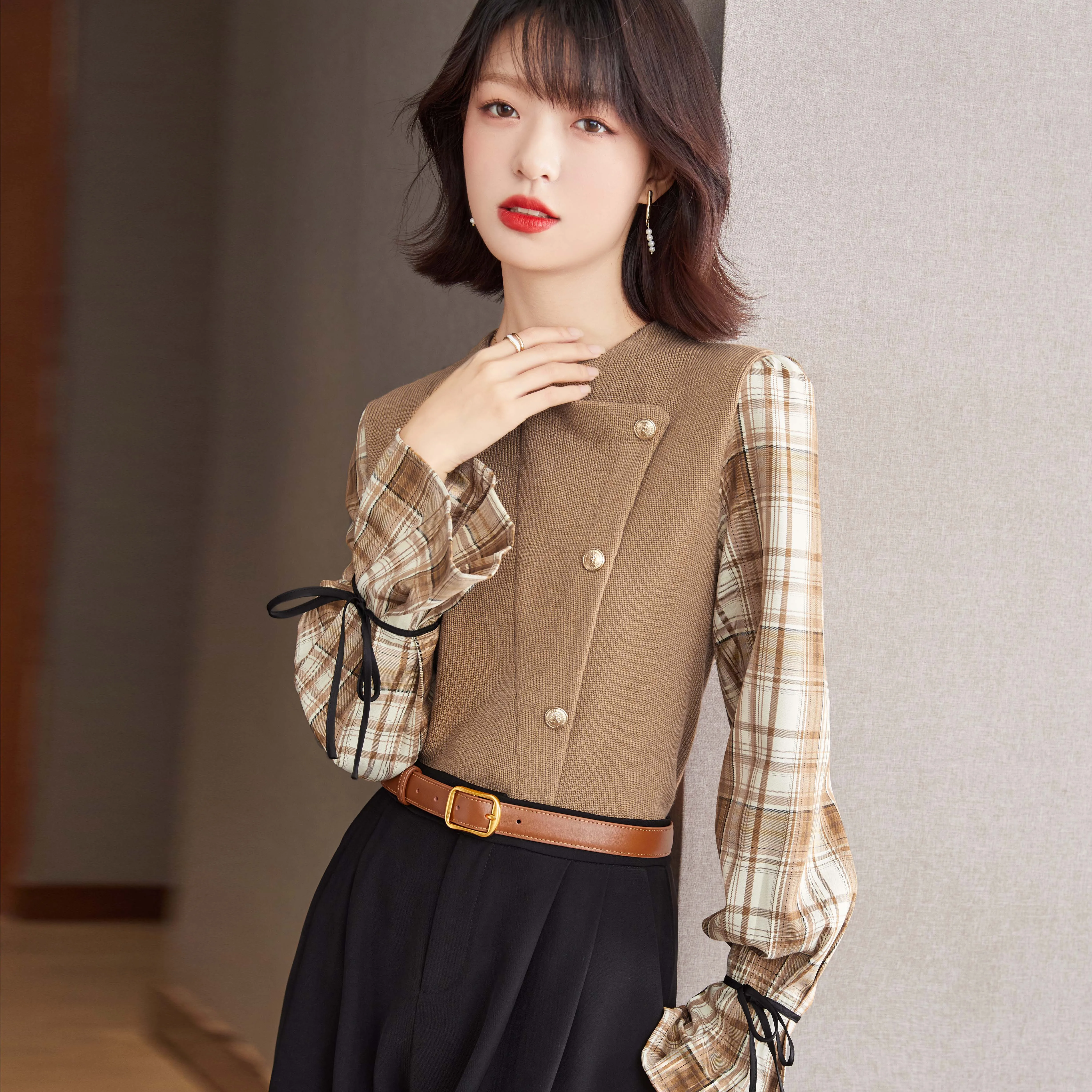 

Новинка, японский стиль, одежда, осень, зима, свитер, шикарный, сексуальный, поддельные две штуки, пэчворк, женский, с расклешенными рукавами, вязаный, пуговицы, топы, 510061