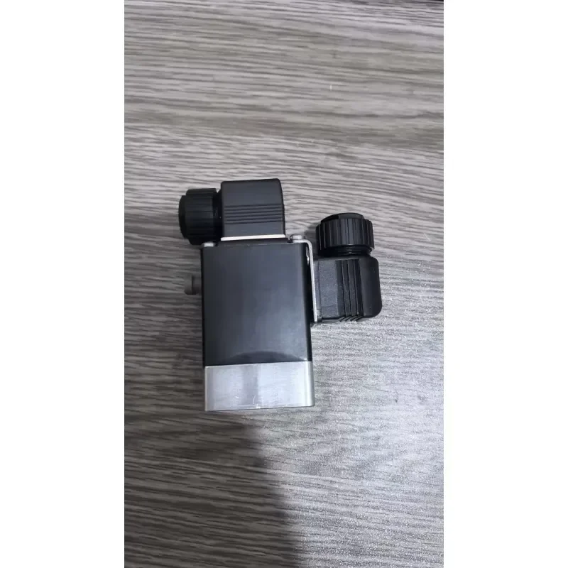 

SOLENOID VALVE 00151233 00125341 TYPE 00125348 00126209 00125337 SOLENOID VALVE 00154976