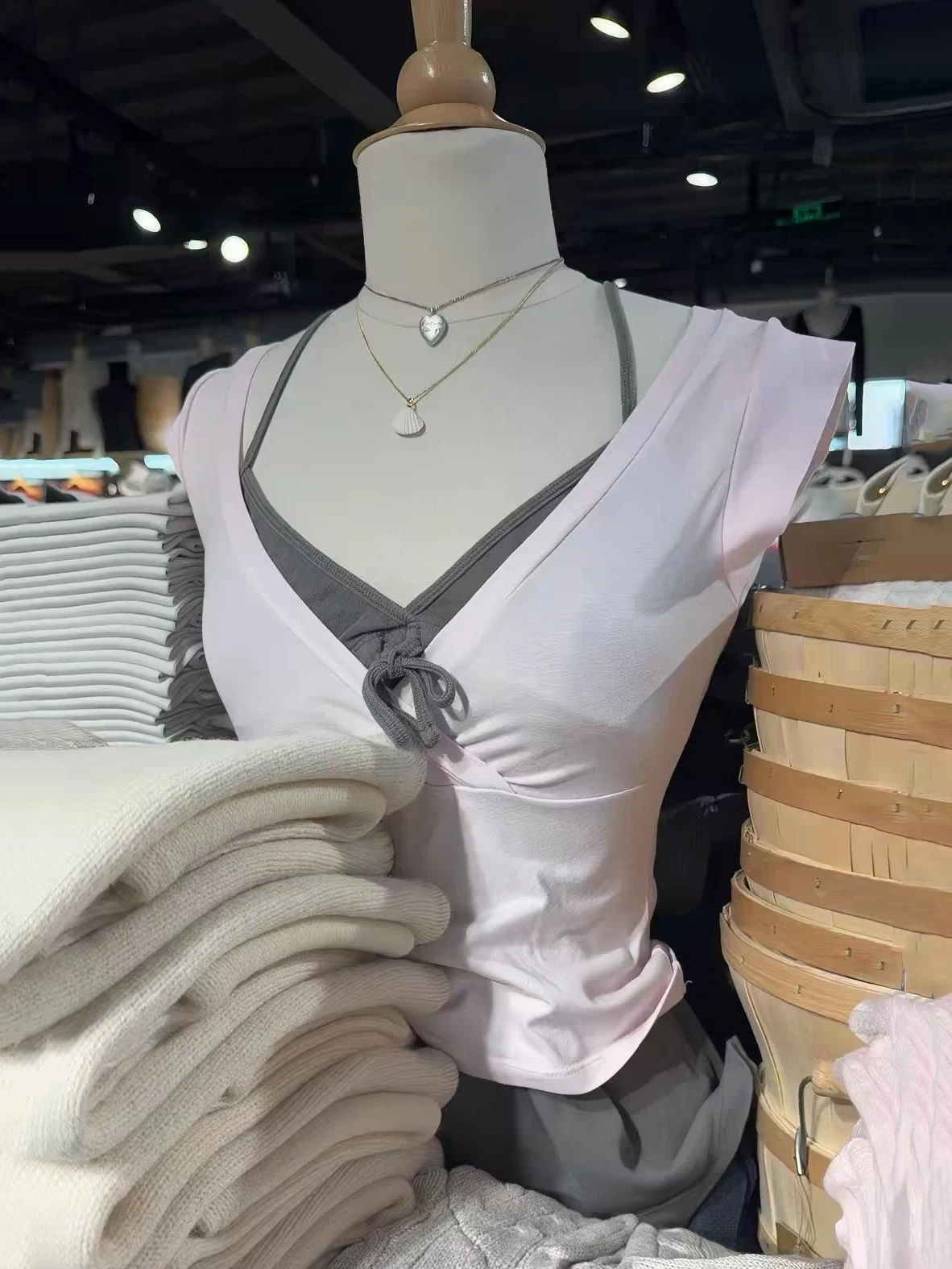 New Rose Red Slim Crop Top Woman Sexy V-neck Short Sleeve Cotton Cropped T-shirt Solid Casual Simple Sweet All-match Tee Tops image 3