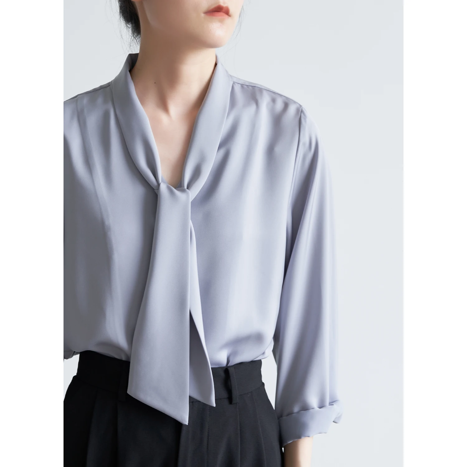 

Женская шелковая рубашка LIMONN с длинным рукавом, V-образным вырезом и пуговицами, для работы и собеседований, весна-лето, новинка, прямой крой