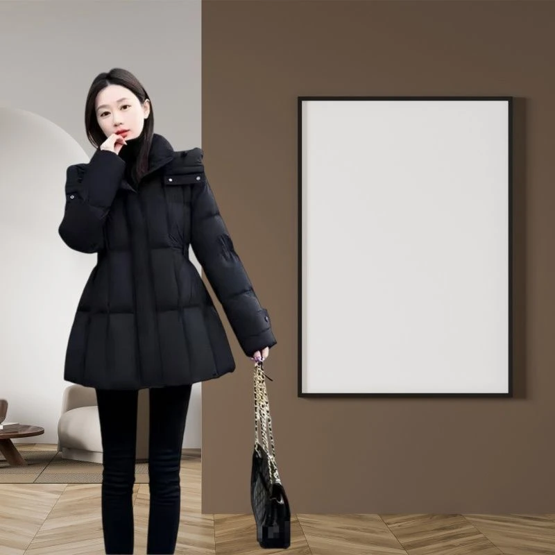 Damska kurtka z bawełnianym wypełnieniem, ocieplana, z bawełny, płaszcz z paskiem, średniej długości, odzież wierzchnia, zimowa moda, dojazdy do pracy, elegancka.