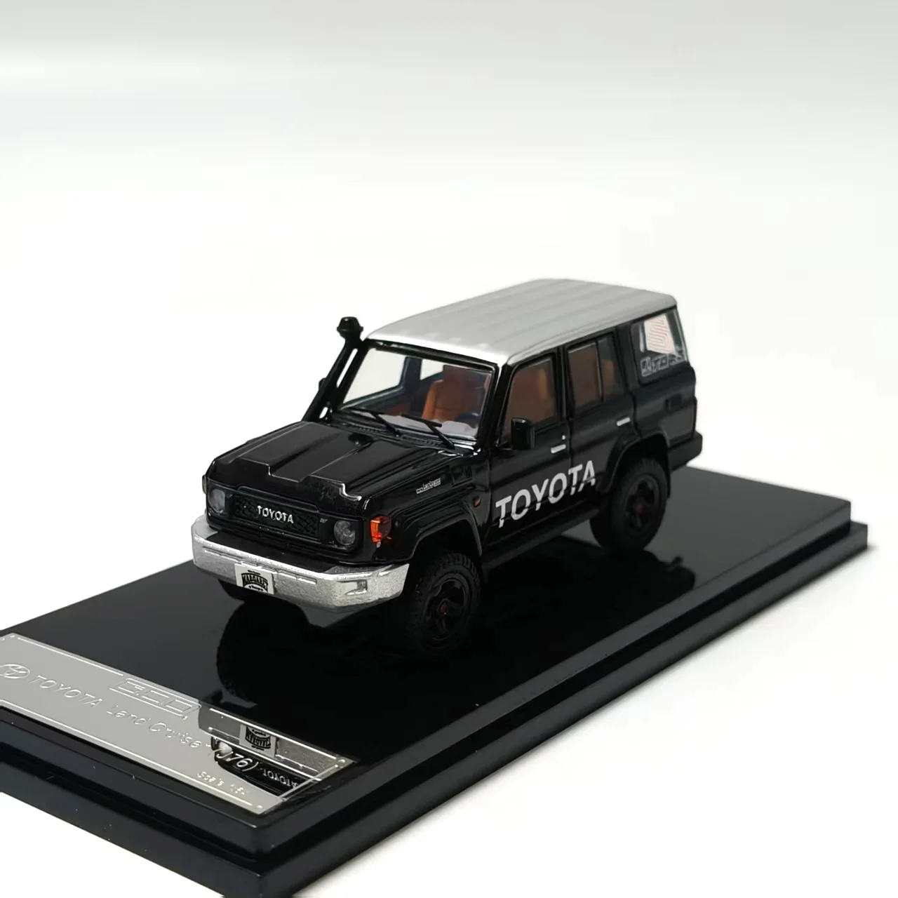 GCD 1:64 Land Cruiser LC70 off-road vehicle black alloy model