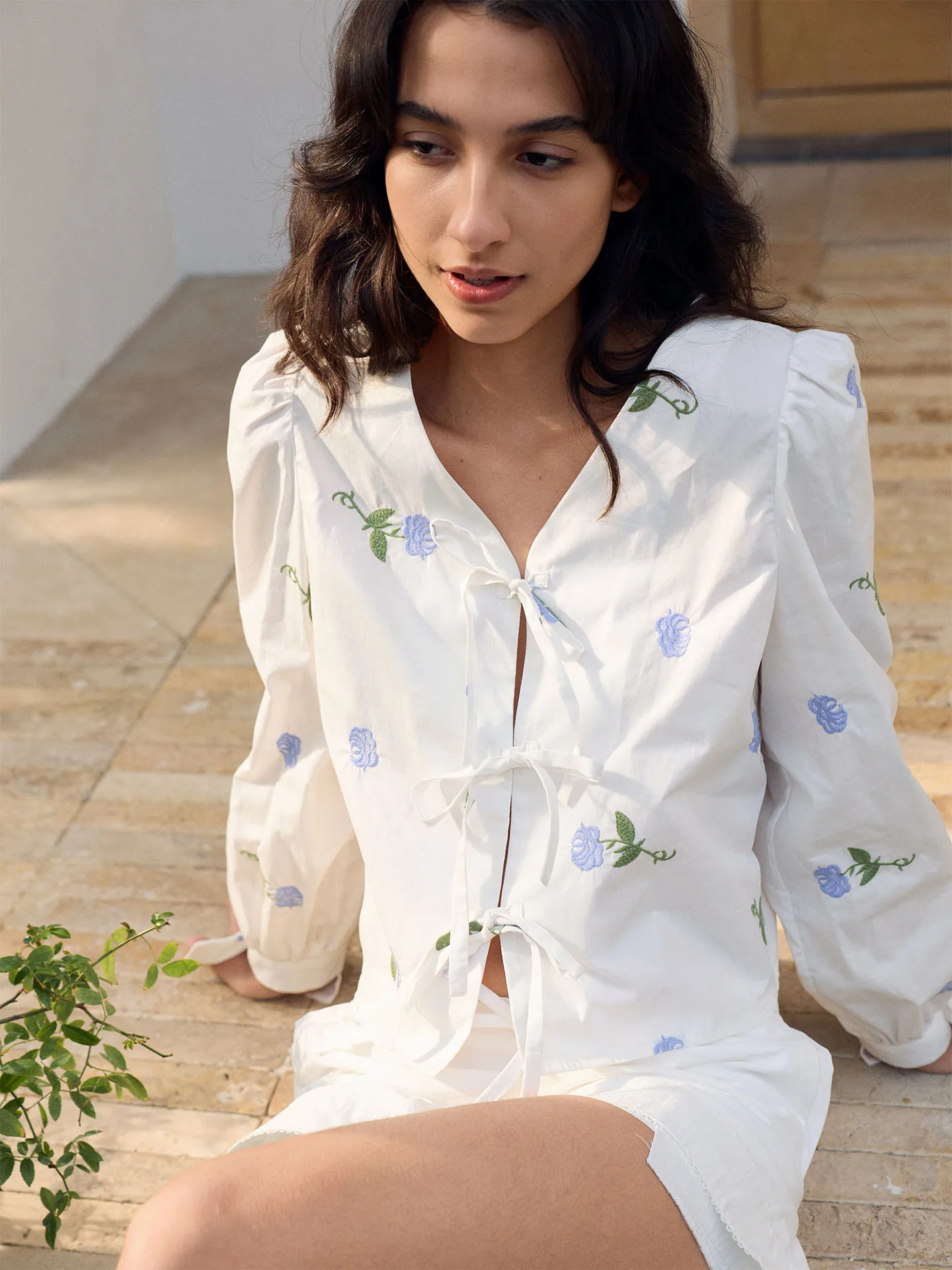 

Dozzease French Sle Long Sve Knot Embroidered V-Ne White Floral irt Women Loose Fit Breathable Spring Card...