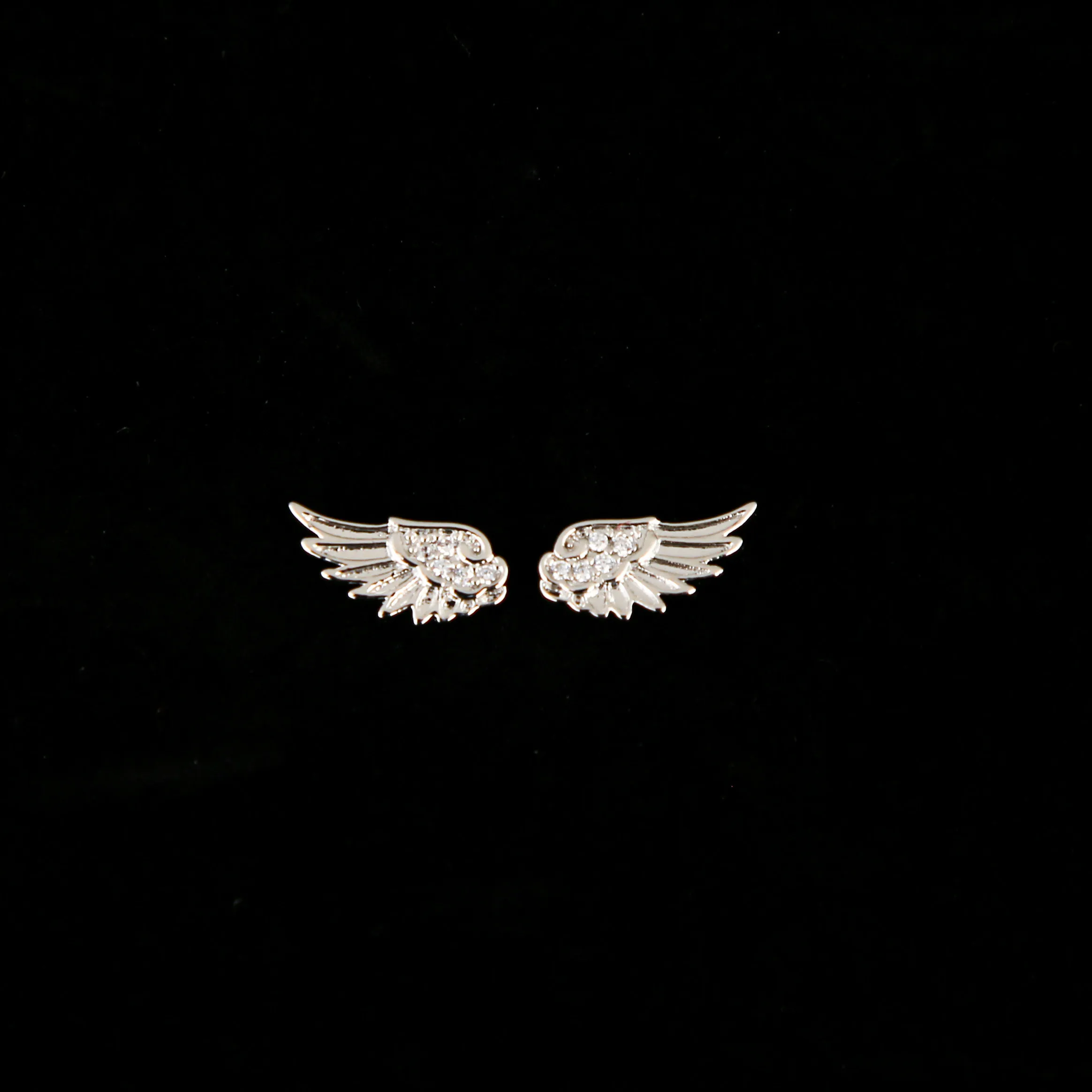Ein Paar Vintage Paar-Ohrringe mit kreativen Engelsflügeln für Damen, Punk-Ohrstecker, Geburtstagsgeschenk, Schmuck – Detail 1