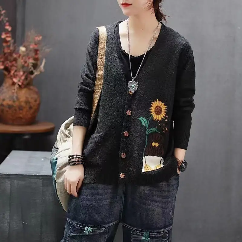 Women\'s V-neck Embroidery Knitted Cardigan Spring and Autumn New Vintage Long Sleeve Loose Button Pocket Sweater Casual Coat