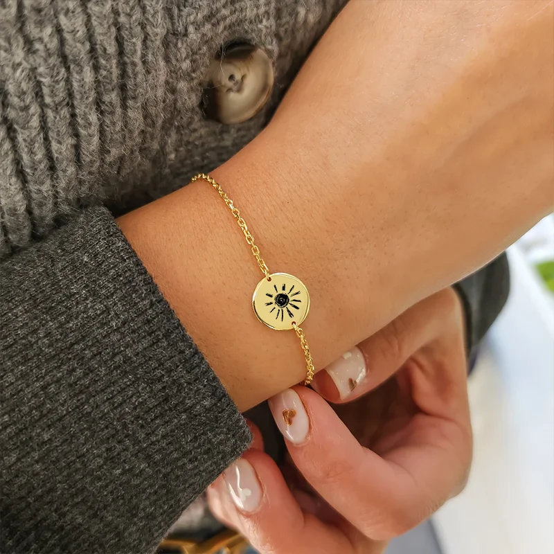 

Custom Stainless Steel Engraved Graffiti Round Pendant Bracelet Female Personality DIY Fashion Bracelet Birthday Jewelry Gift