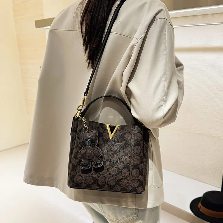 

Unique Fashion Minimalist Diaper Bag Elegant Crossbody Bag For Women Trendy Commuter Tote Large Capacity Simple