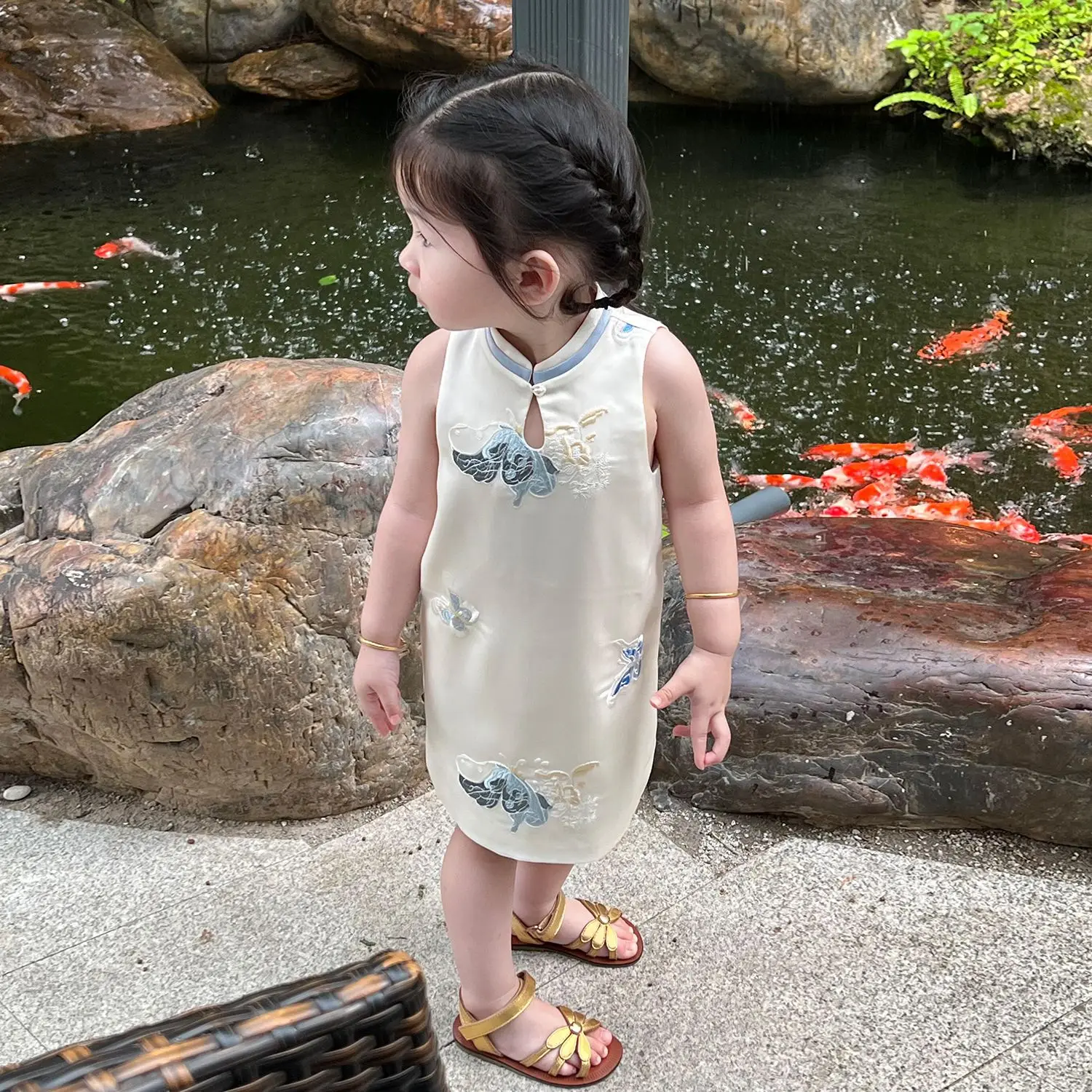 

Girls Skirt 2025 Summer New Childrens Clothes Girls Baby New Chinese Style White Bow Embroidered Brocade Cheongsam Skirt
