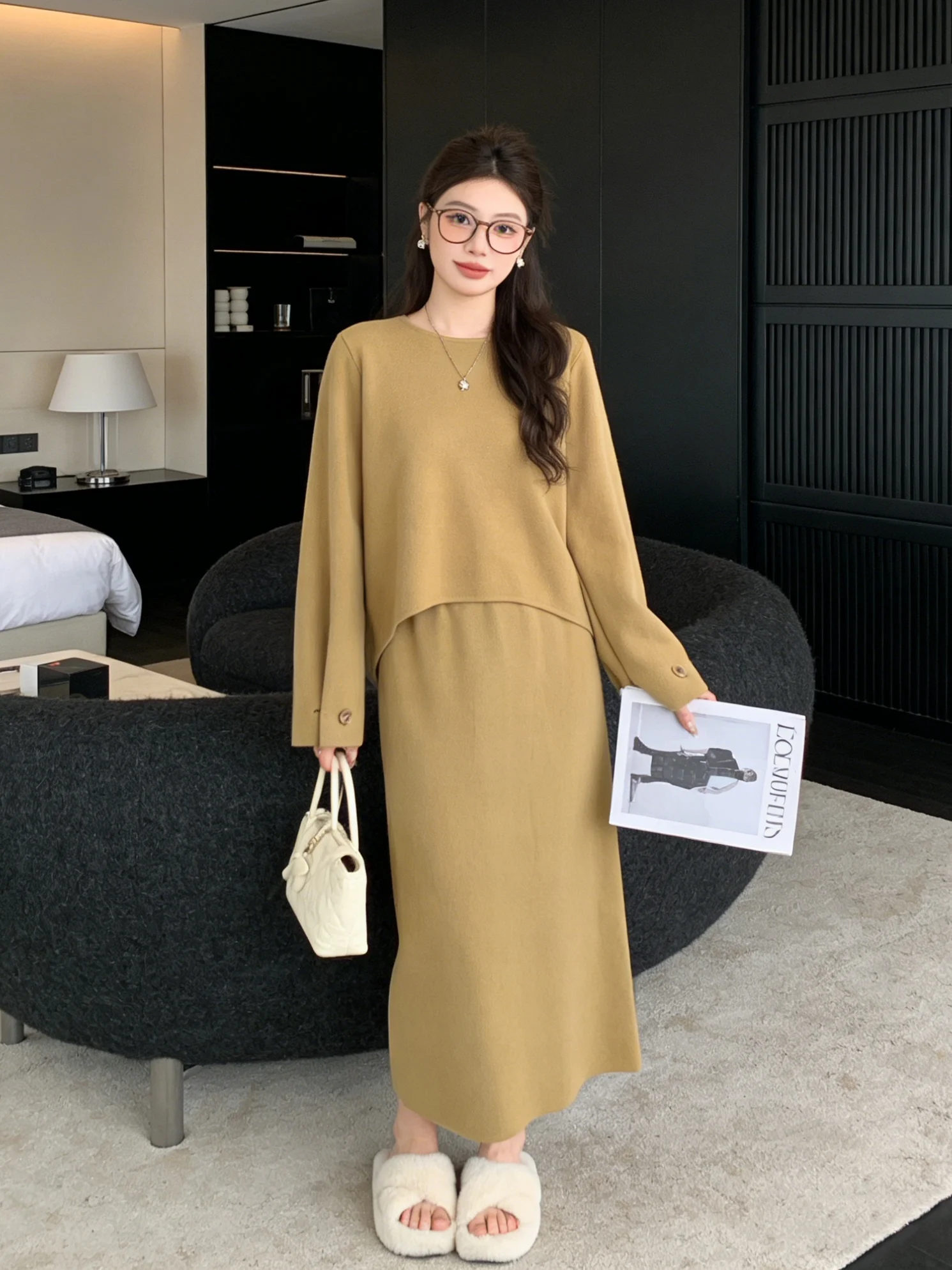 

Faionable Chic Beige Simple Korean Sle round Ne Knitwear Loose Ele Faion Set Draped Split Midi Skirt Ensemble