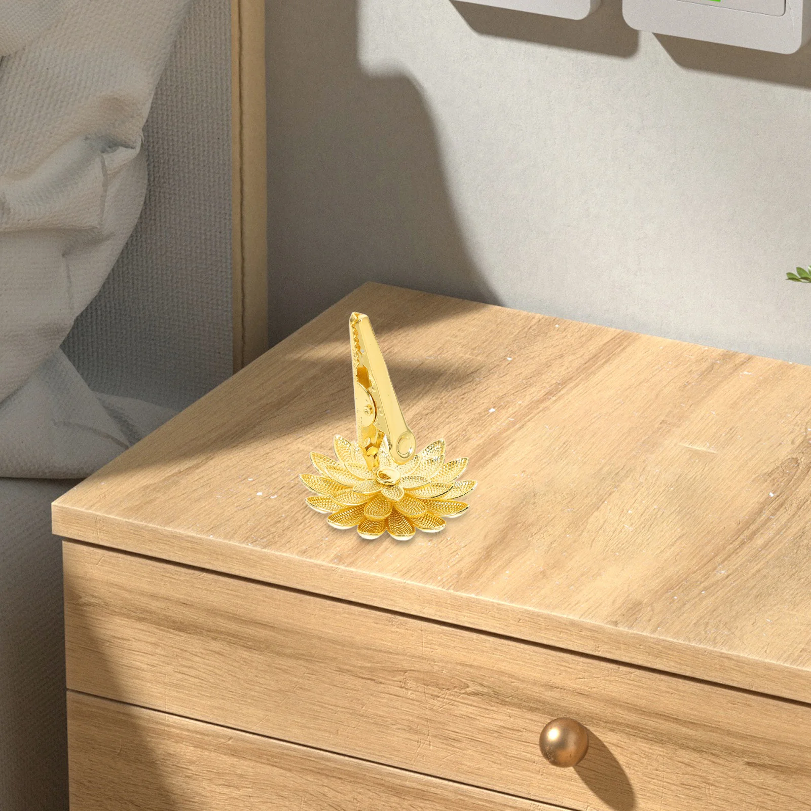 

Multi-Functional Incense Holder Elegant Metal Burner Clip Rack Portable Stick Coil Burner Stand for Bedroom Home Incense