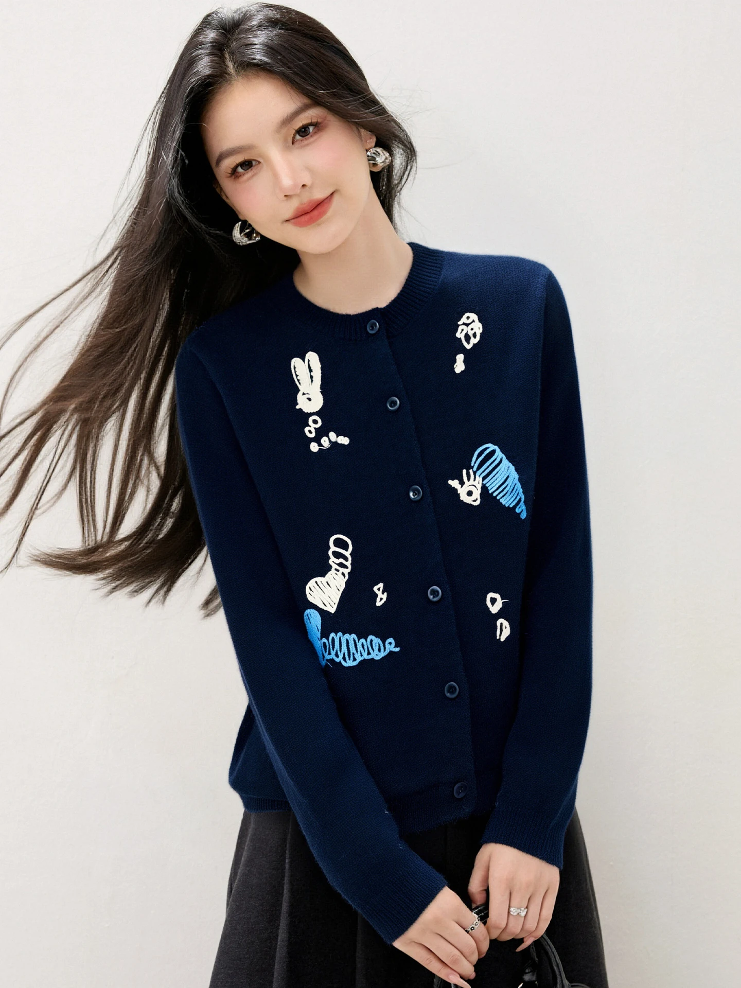 

Стильный кардиган с вышивкой, женский свитер 2025 года, модный элегантный шикарный женский трикотаж, топы, джемперы с круглым вырезом и длинными рукавами