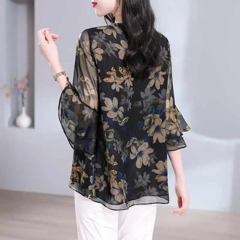 Korean Broken Flowers Shirt Women\'s Clothing Chic Lace Patchwork Elegant V-Neck Summer Ruffles Half Sleeve Casual Loose Blouse