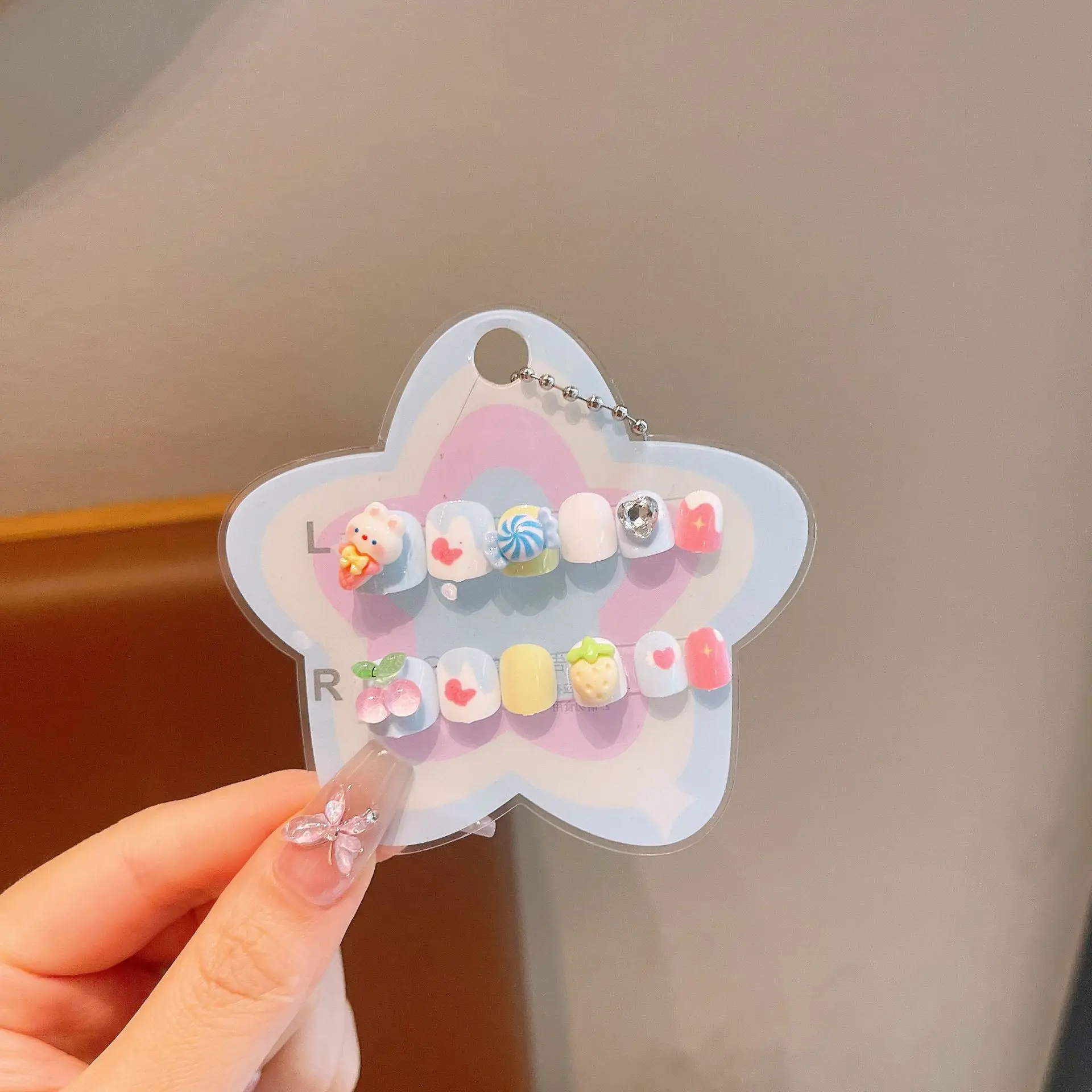 12 Stück Kinder-Nägel mit niedlichem Blumen- und Erdbeerhasen-Motiv, zum Aufdrücken, für 4–10 Jahre, abnehmbare Nagelaufkleber, künstliche Nägel, Mädchen-Geburtstagsgeschenke – Detail 16