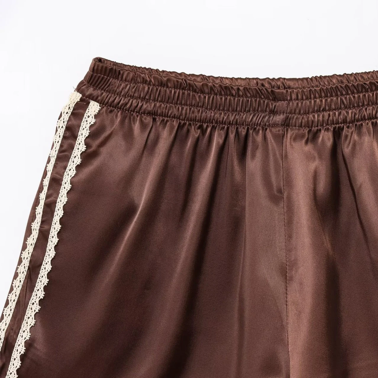 المرأة الساتان تأثير الدانتيل تقليم السراويل منتصف الخصر مرونة الخصر الجانب جيب السراويل الربيع والصيف جديد عارضة شيك السراويل