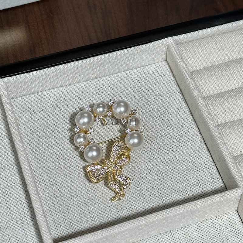 パールリボンリボンリースブローチハイエンド絶妙なファッションコート装飾ピンアクセサリー