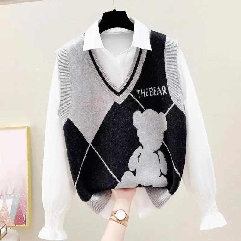 Little Bear Vest Sweater Spring 2023 New Little Fresh Cute Age Reducing V-Neck Wearing Sleeveless Knitted Sweater Outside