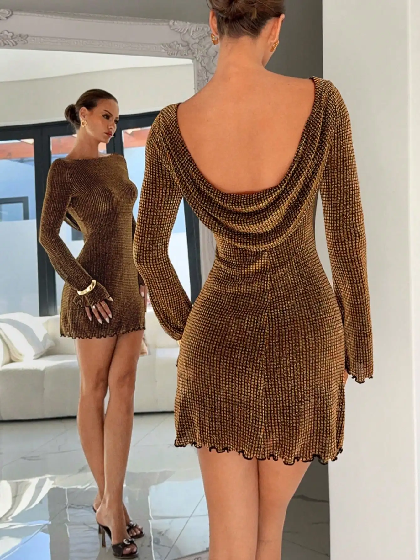 

Золотистое блестящее мини-платье с длинными рукавами и открытой спиной для вечеринки, свадьбы или Нового года