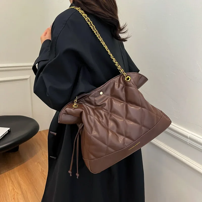 

2024 Winter Lattice Shoulder Bags Large Capacity Pu Shopper Bags Luxury Designer Commuter Tote Bags Ladies Purse Handbags