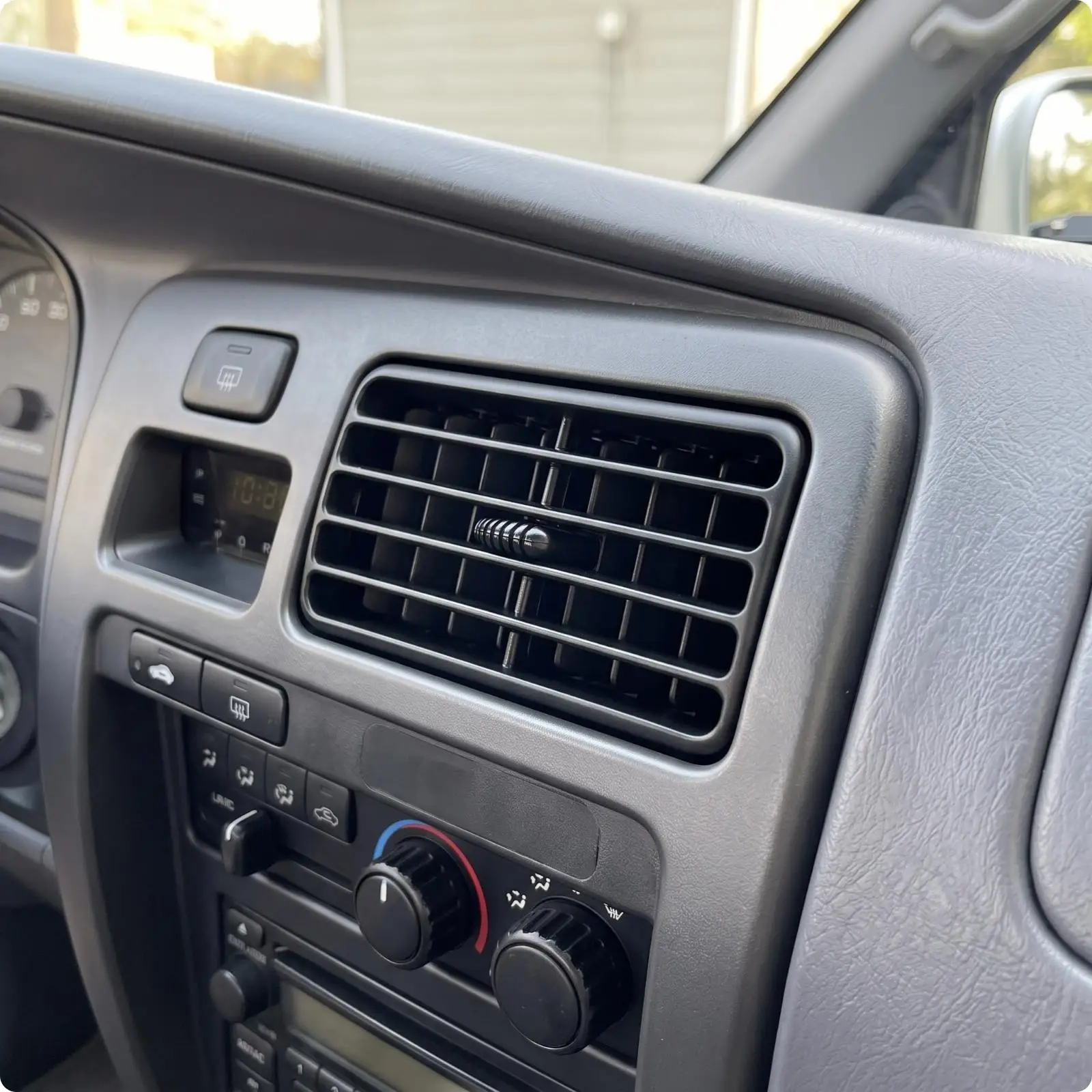 Vehicle Air Vent Grille Black Plastic Dash Outlet for Interior Temperature Control