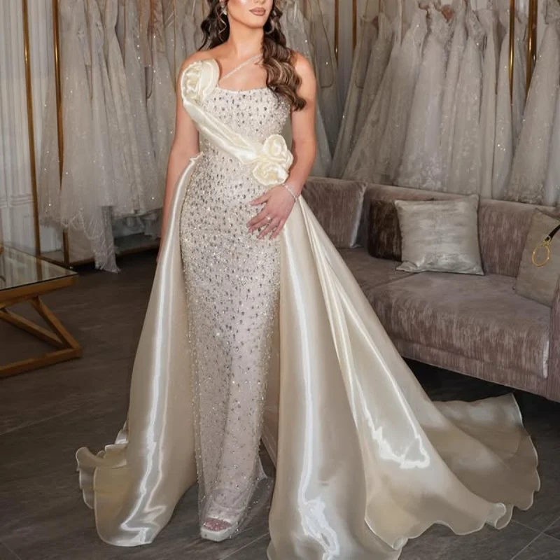 فساتين زفاف ذيل السمكة بيضاء عاجية لامعة مشد كريستال بريق الدانتيل صائق زهرة شكل فساتين الزفاف متعدد الطبقات صنع