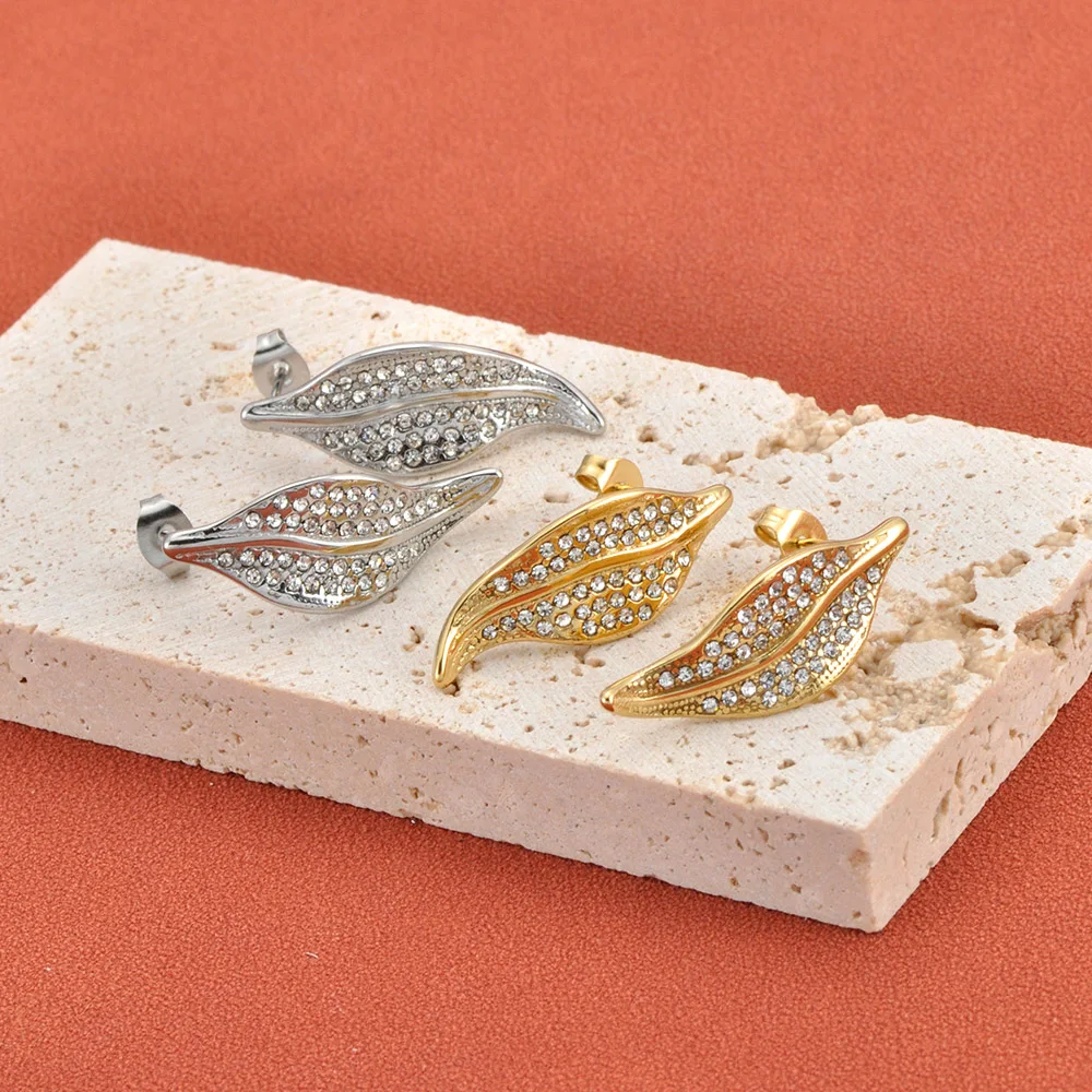 JeeMango Luxus-Ohrringe mit Blatt-Intarsien und Kristallen für Damen, modische goldfarbene Edelstahl-Ohrringe, Schmuck, wasserdicht, E26042