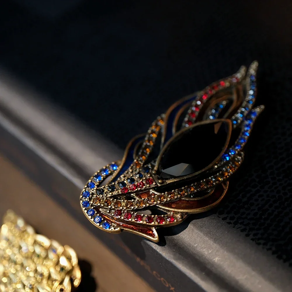 

AB/ Copper alloy peacock feather shape design inlaid with colored Zircon women's dress brooch.