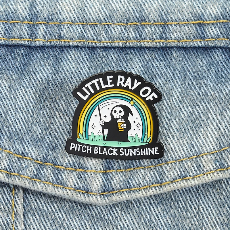 Sensenmann-Emaille-Anstecknadeln, Little Ray of Black Sunshine, Broschen, Anstecknadeln, süßer Punk-Todeschmuck, Geschenk für Freunde