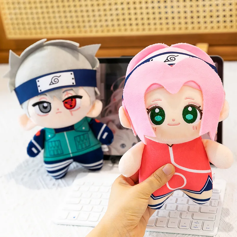 Anime nuevo Naruto figura Sasuke Sakura Kawaii Kakashi juguetes Linda decoración de la habitación de la muñeca para regalo de cumpleaños