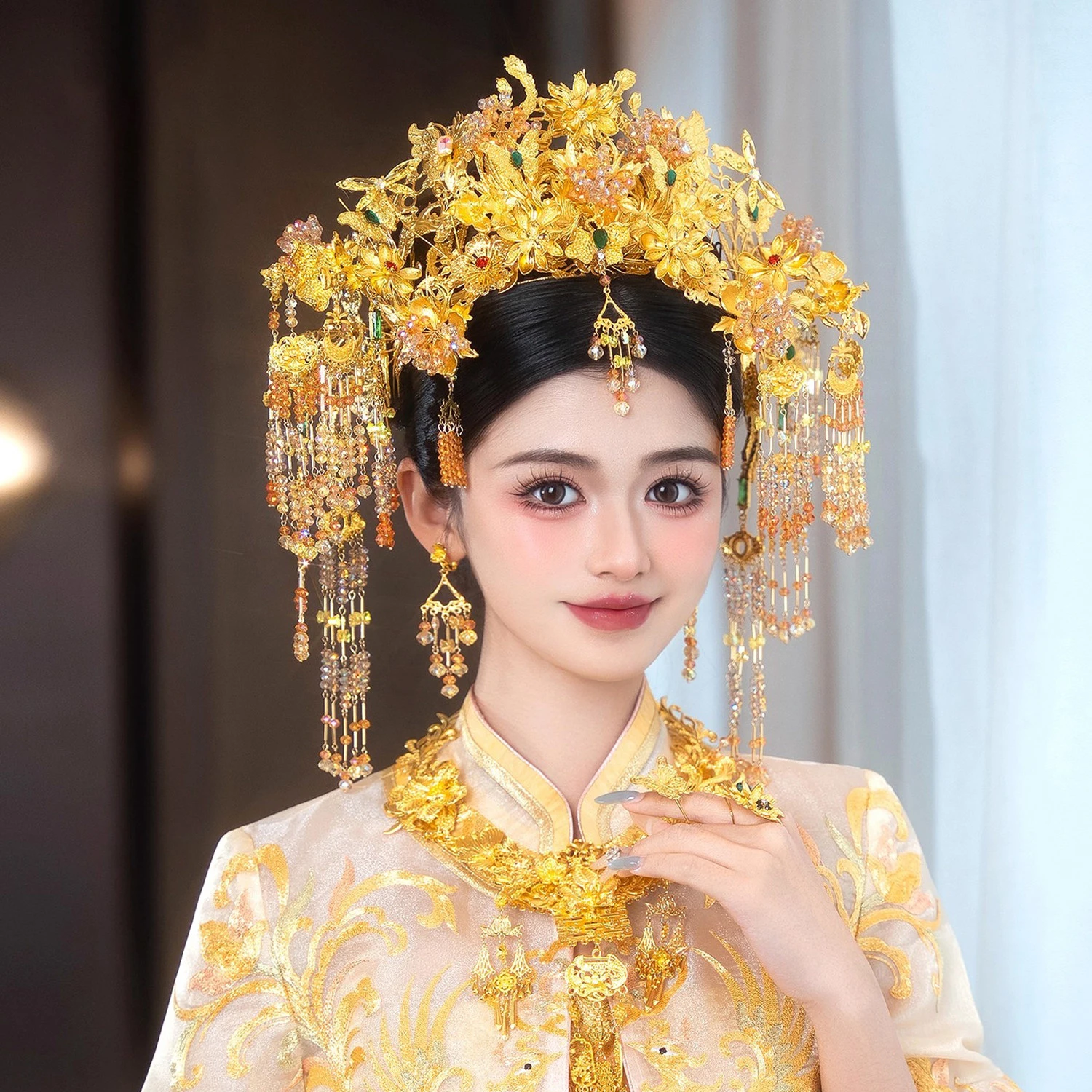 Golden Flower Bride Chinese Vintage Phoenix Crown Hanfu Wedding Headwear Dragon And Phoenix Xiuhe Hair Crown Accessory for Women