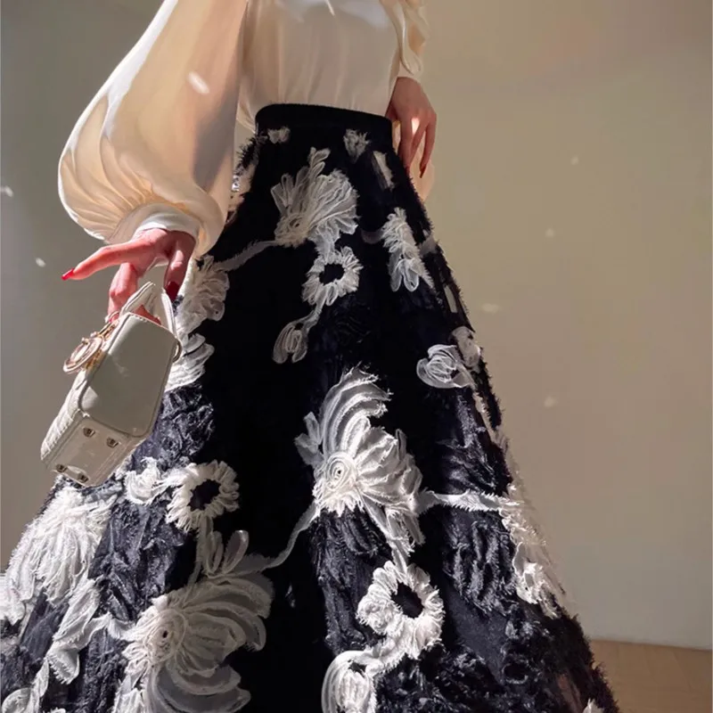 

Vintage floral embroidery color contrast long skirt