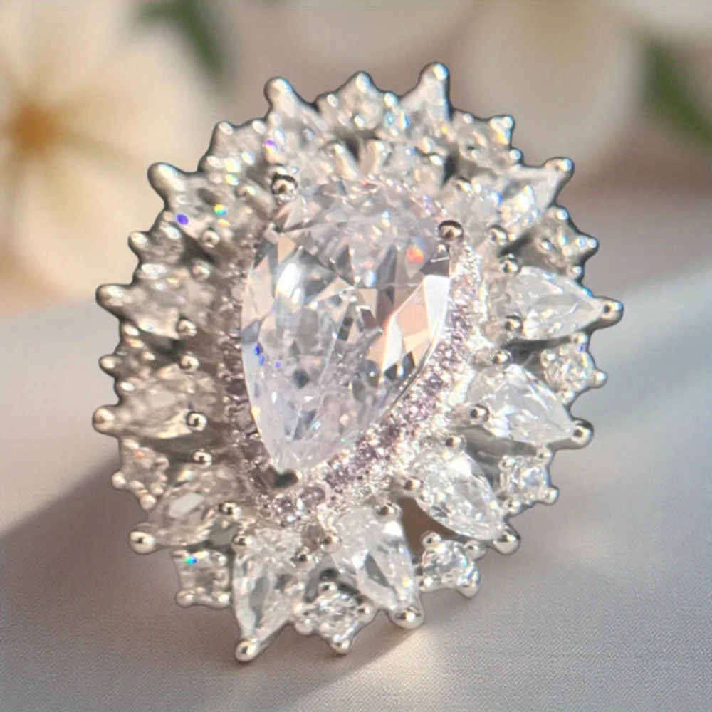 1 Pc Luxury Sparkling Drop Ladies Fashion Flower Cube Zirconia Ring Bohemian Ring Ladies Wedding Party Banquet Cocktail Ring High Jewelry Accessories Good and Cheap Gift for The Girl