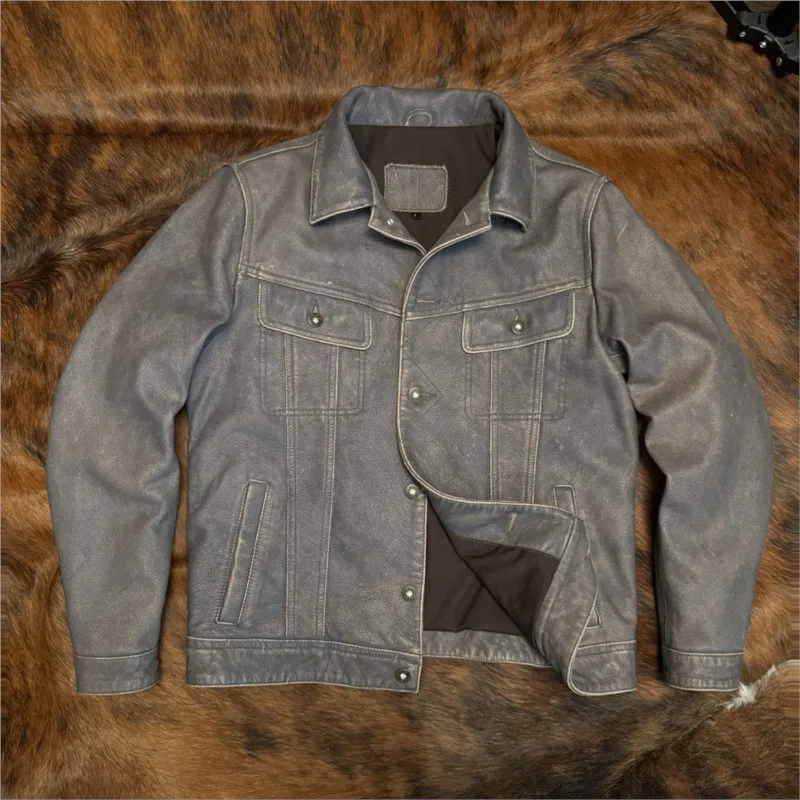 The full-grain top layer calfskin is casual and versatile