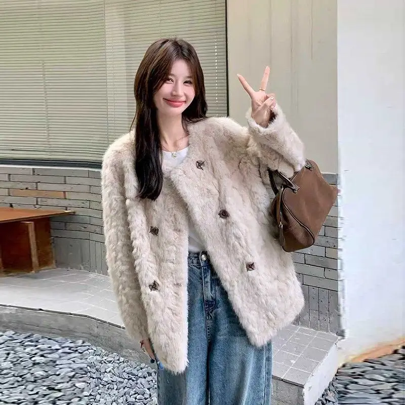 

Мягкое и пушистое меховое пальто для женщин, новинка осени-зимы 2026 года, короткое и средней длины, универсальное и комфортное.