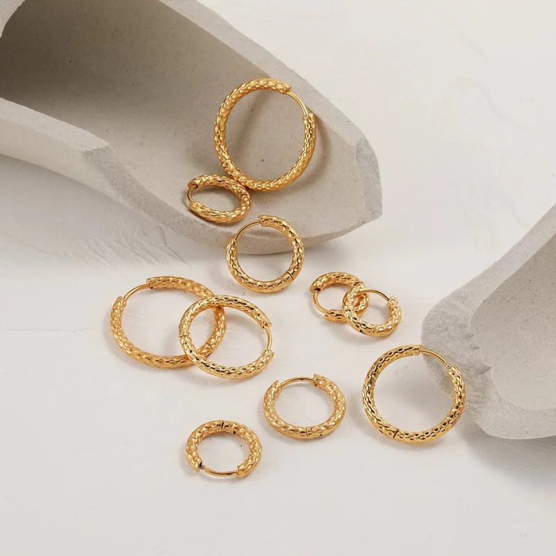 CARLIDANA Vintage Irregular Hammered Huggie Hoop Earrings Pvd Gold Plated Fashion Jewelry Stainless Steel Earrings Women Gifts