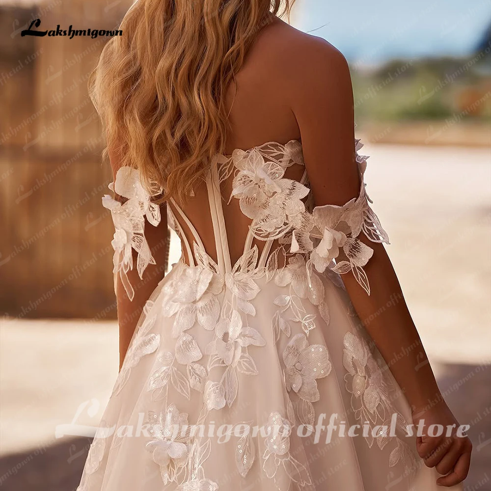Lakshmigown Hochgeschlitzte A-Linien-Hochzeitskleider mit Off-Shoulder-Ausschnitt, Applikationen und Spitze, Maßgeschneiderte Landhaus-Brautkleider – Detail 8