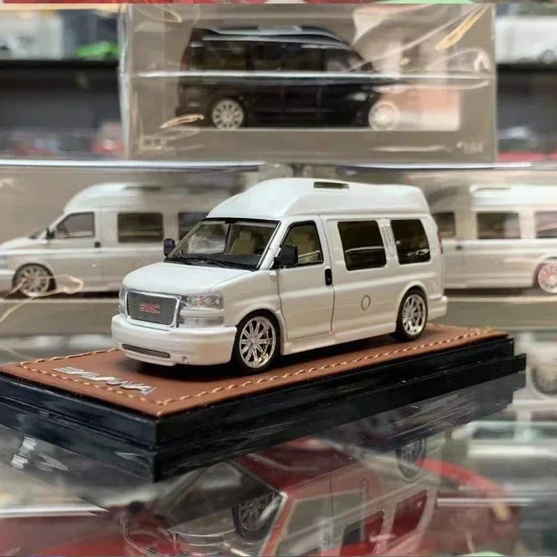 GOC 1:64 GMC SAVANA White limited 800 Diecast Model Car