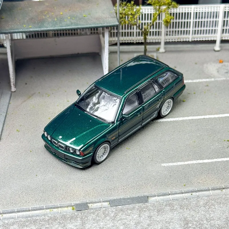 Mortal Diecast 1/64 Scale BMW E34 ALPINA B10 TOURING Car Model Alloy BMW E34 Station Wagon Car Model Gift Collection Ornament