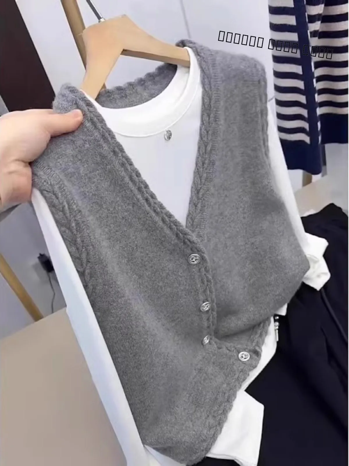 

Весна 2026: Женский вязаный жилет больших размеров с V-образным вырезом, кардиган для многослойных образов, верхняя одежда для повседневной носки, стандартная длина, на одной пуговице