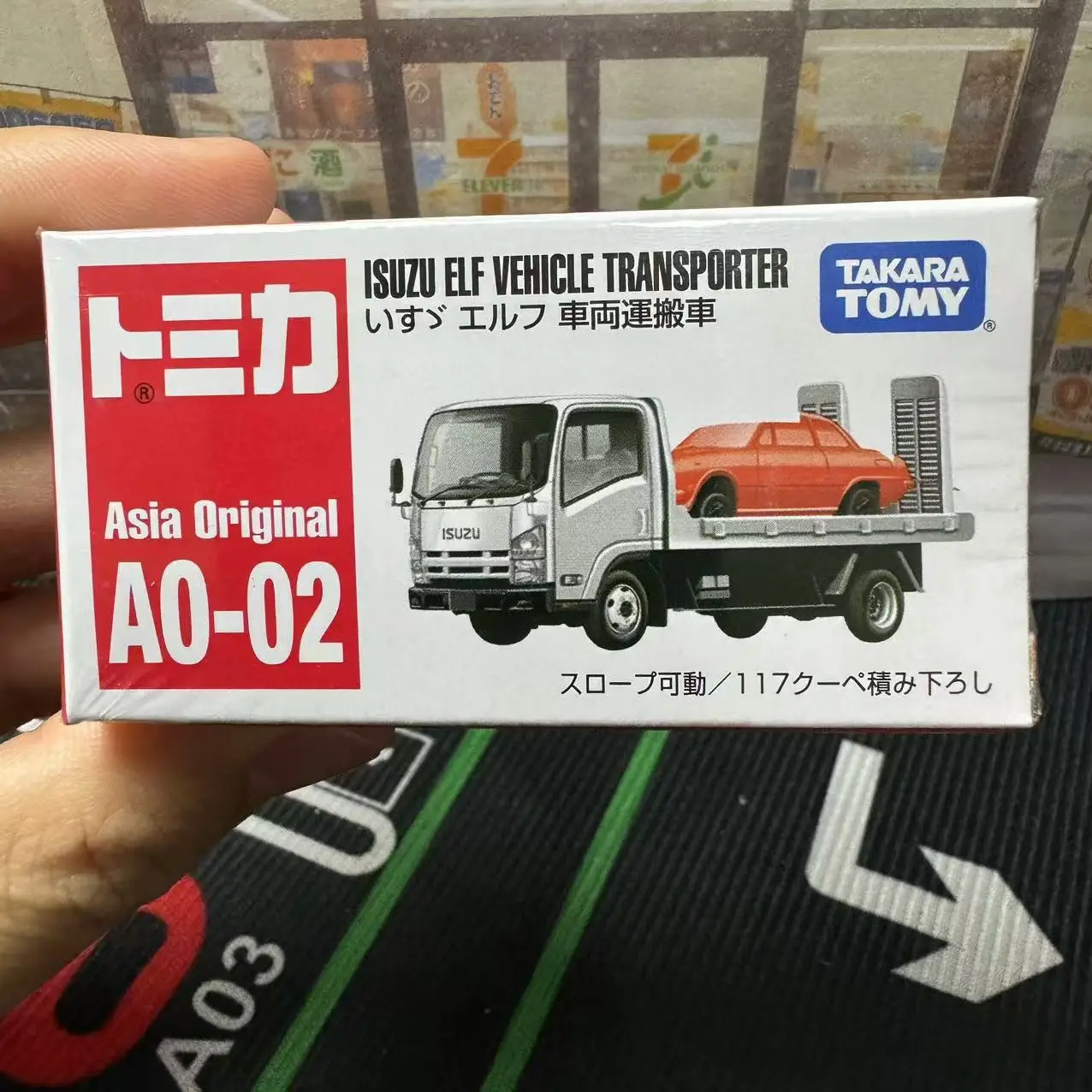 

Tomica Asia Original Diecast Model Car - AO-02 Isuzu Carrier Truck Alloy Car Vehicle Diecast Metal Mode Collection Display Toy