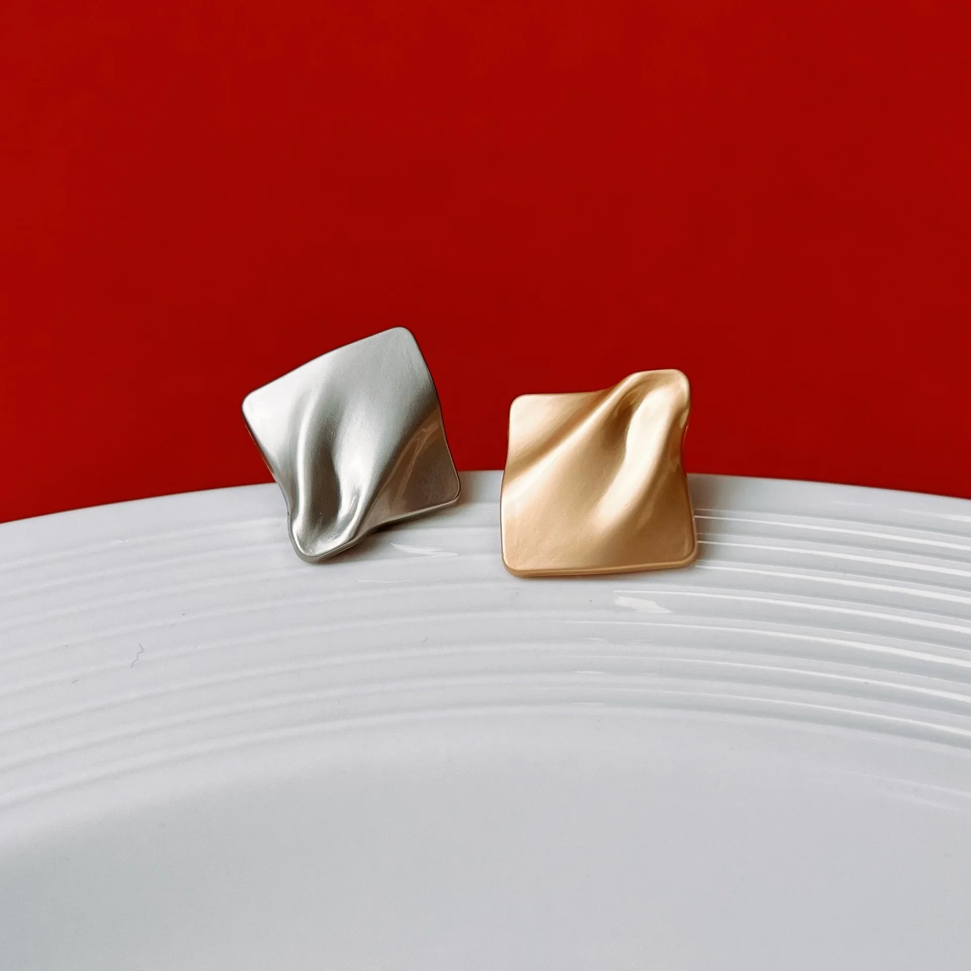 

10pcs Metal Button Irregular Diamond Shape Fold Button Decorative High-Grade Fashion Clothing DIY Craft Button Accessories