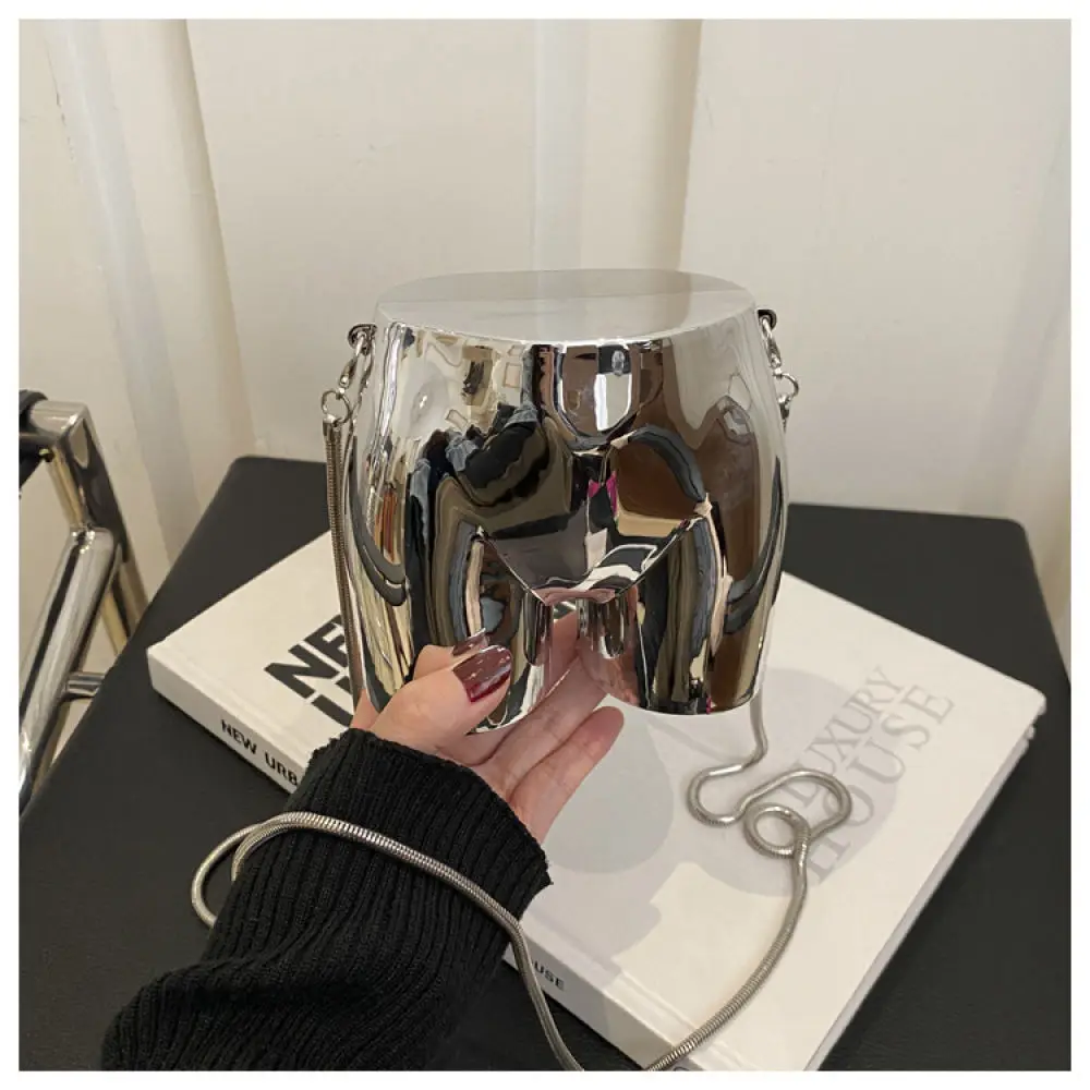 Niche Design Shiny Metallic Butt Shape Handbag 2025 Summer Fashion Trend Mini Acrylic Chain Crossbody Bag For Streetwear