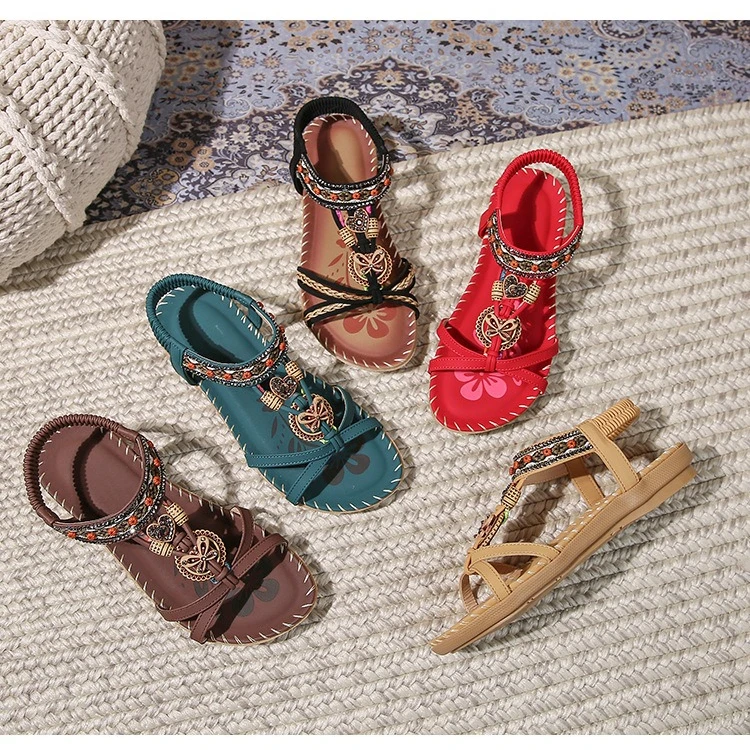 

New Bohemian cross-border sandals for women in summer, rhinestone evening breeze flat round toe sandals with a pinch toe design
