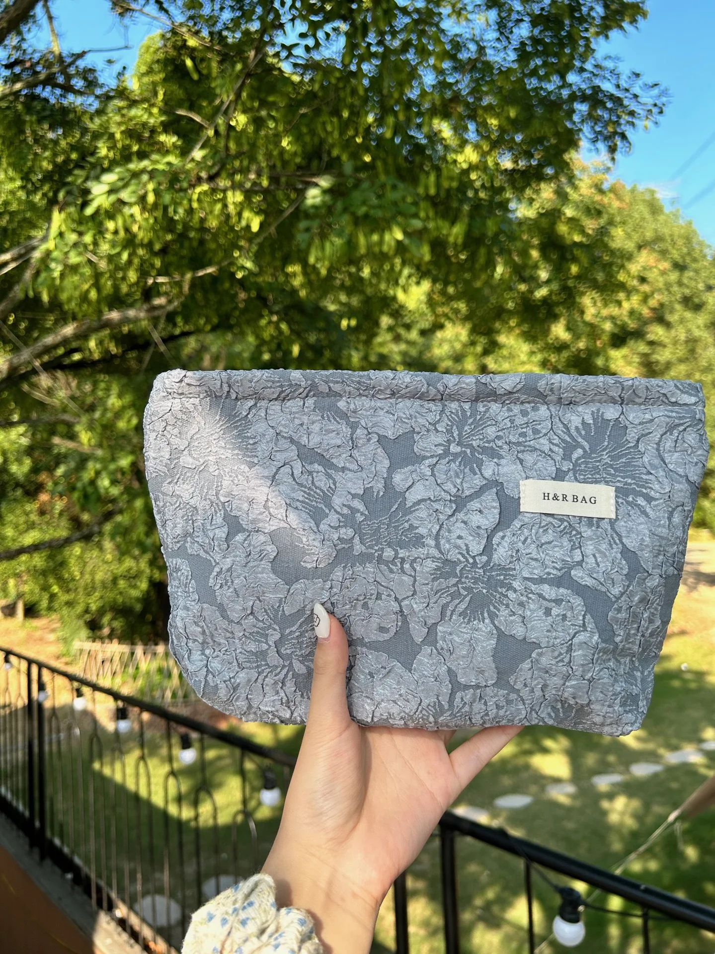 Large Capacity Cosmetic Bag For Women Floral Toiletry Bag Embossed Pattern Pink Flower Makeup Pouch Skincare Bag Toiletry Bag