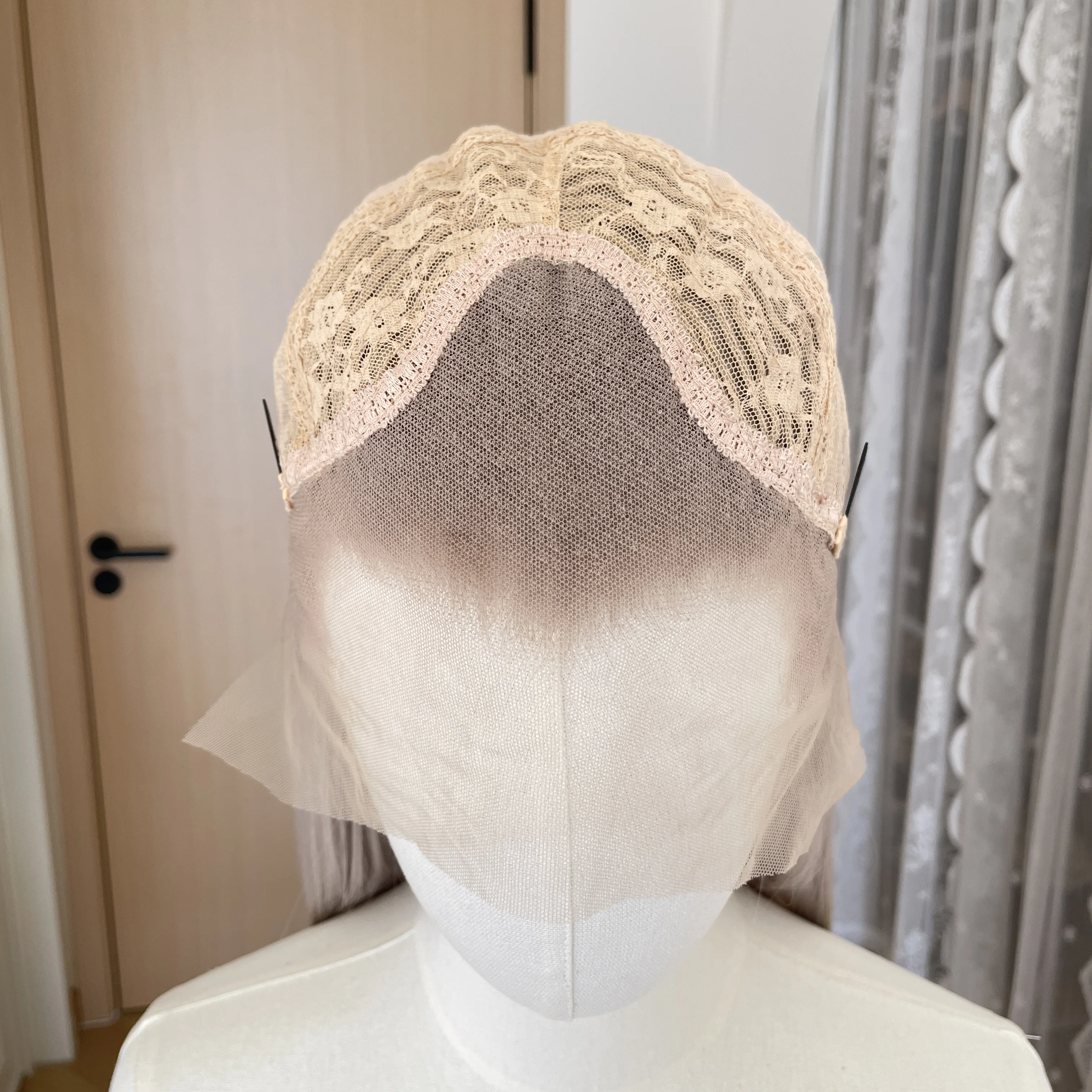 Widow‘s Peak Milk Grey 13x4 Synthetic Lace Front Wigs for Women Ash Elf Cosplay 26 Inch Long Straight Glueless Wigs Natural 150%