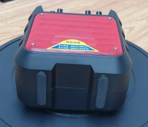 

Маленькая стереосистема, которую можно подключить приборы, микрофоны и можно использовать в качестве платежной подсказки