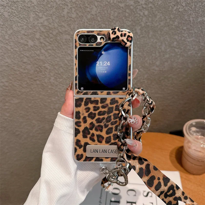 

Leopard Lanyard Phone Case for Samsung Galaxy Z Flip 6 5 4 3 Protective Back Cover for ZFlip4 ZFlip5 ZFlip6 Case