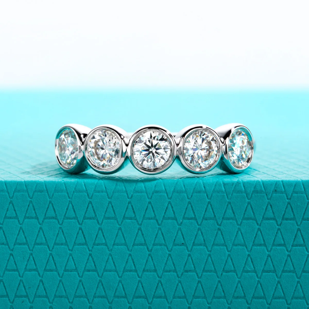 AnuJewel 4mm 1.5cttw Moissanite Wedding Bands 925 Sterling Silver Half Eternity Bezel Rings for Women Jewelry Wholesale